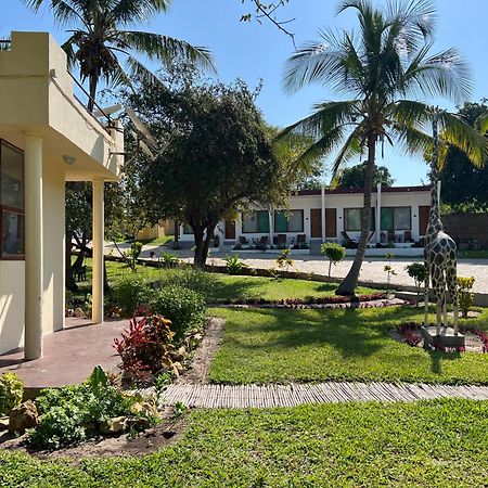 New Giraffe House Bed & Breakfast Vilanculos Exterior photo